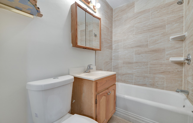 1221 Raum St NE Apt 3