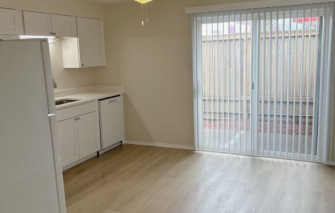 2 beds, 1 bath, $1,695, Unit 15