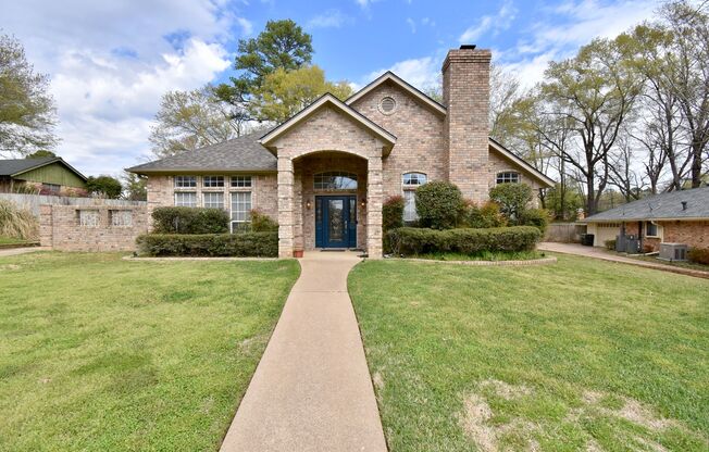 Stunning Home in the Heart of Tyler! 3bd 2.5 bath!