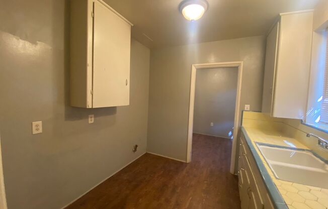 2 beds, 1 bath, $1,185