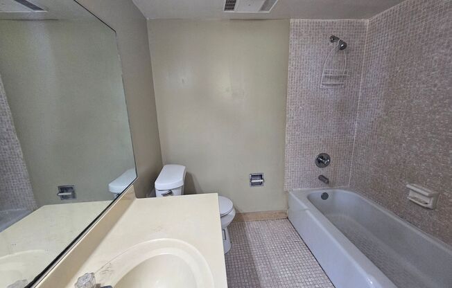 1 bed, 1.5 baths, $1,650, Unit 4314