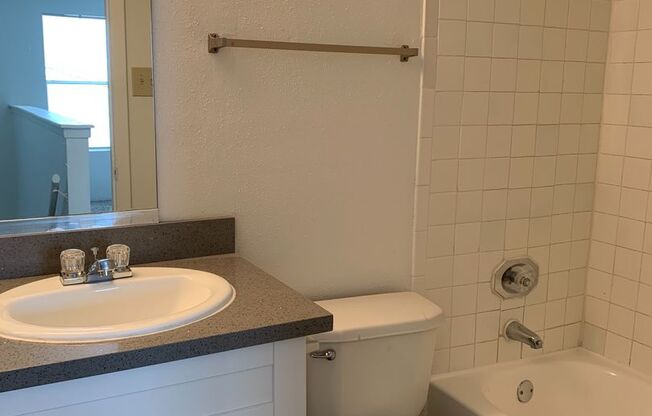 2 beds, 2 baths, 1,038 sqft, $1,215, Unit 3401