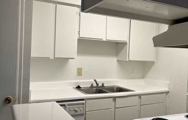 1 bed, 1.5 baths, 866 sqft, $935, Unit 2108