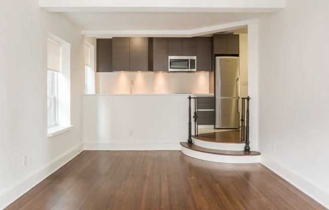 507 W 113 ST