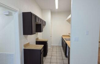 3 beds, 2 baths, 1,100 sqft, $1,450, Unit 1306