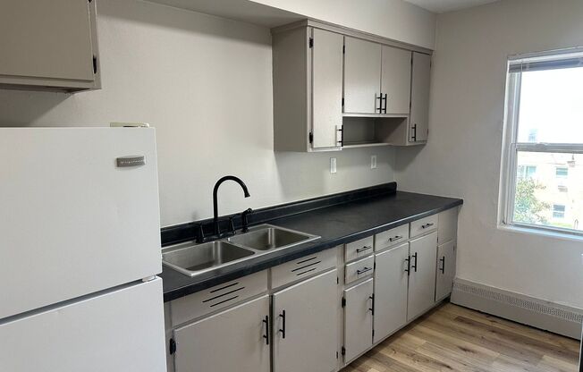 1 bed, 1 bath, 600 sqft, $1,040, Unit 308-1