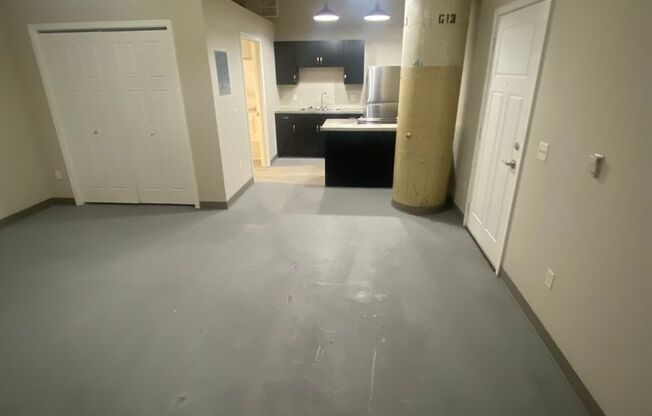 Studio, 1 bath, 438 sqft, $695, Unit 357