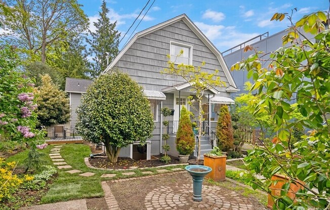 5548 27 AVE NE