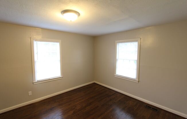 Large and Cute 4BR 2BA Eastlake Home in Most Convenient Location