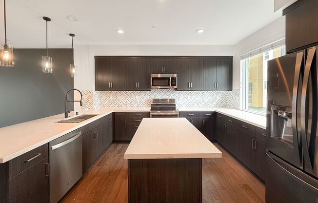 Large and Bright 4 bedroom, 3.5 bathroom home in Chula Vista!