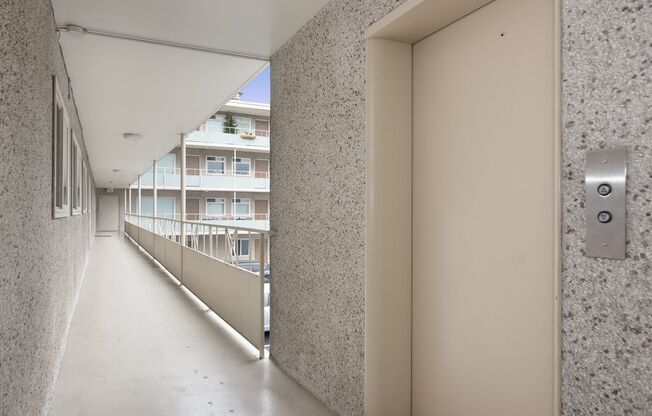 1 bed, 1 bath, 700 sqft, $1,695, Unit 400