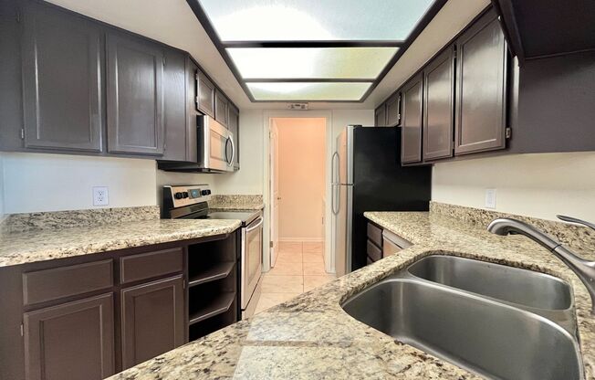 Luxurious 2 Bd 2 Ba Condo in Biltmore!