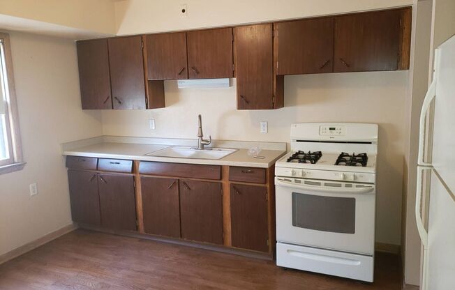 3 beds, 1 bath, 1,000 sqft, $1,150