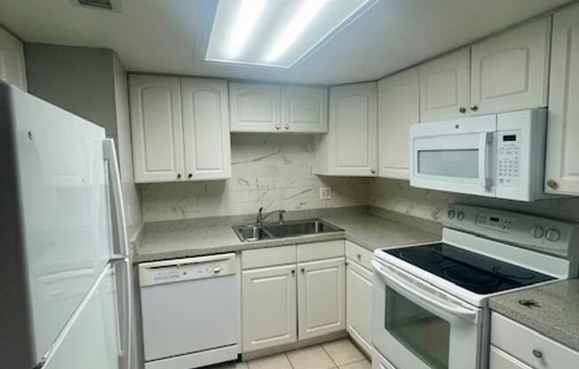 2 beds, 1 bath, $1,295