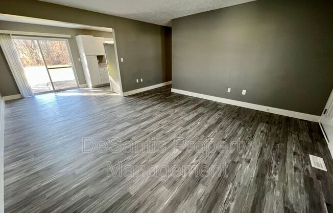 90 ROBINHOOD DR