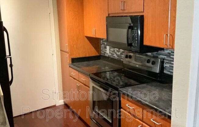 5302 E Van Buren St Apt 1015