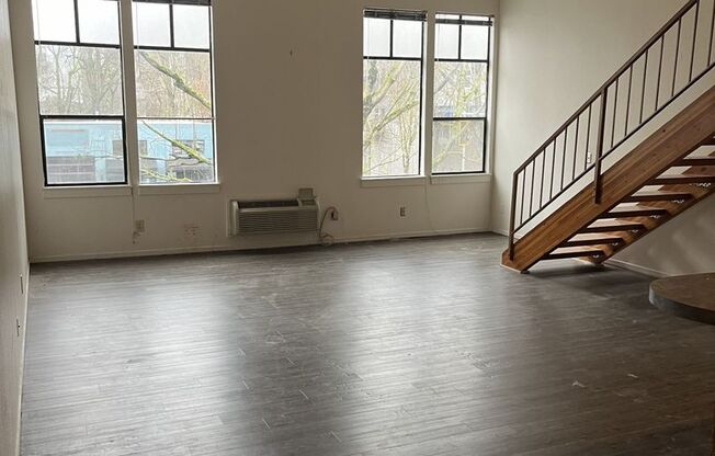 Everett Station Lofts