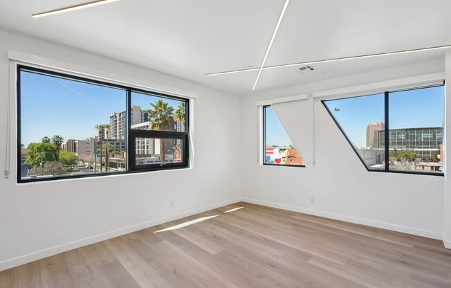 2 beds, 1 bath, 786 sqft, $1,917, Unit 301