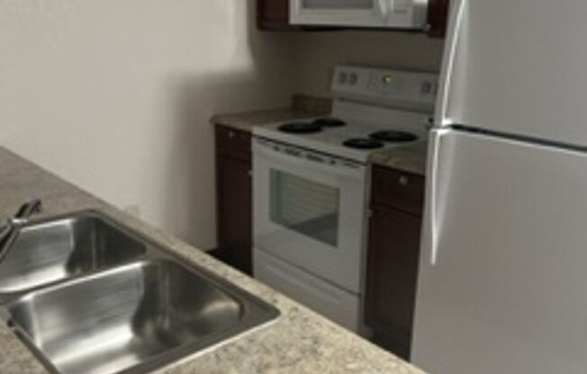 1 bed, 1 bath, $1,400, Unit 2540 41st Ave. N #A