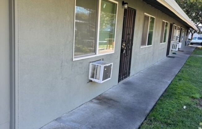 2 beds, 1 bath, $1,457, Unit 429 Robinson Ave #12