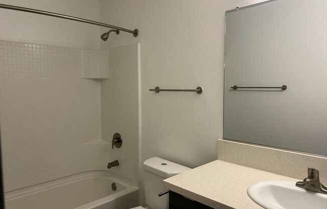 2 beds, 1 bath, 920 sqft, $3,110, Unit A071