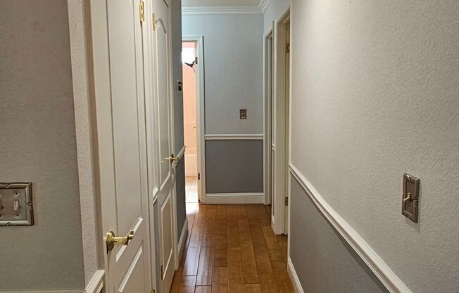 Spacious Open Floor Plan Close to Schools and Shopping