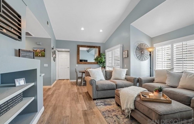 1138 DE LEON DR