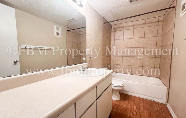 2 beds, 1 bath, 801 sqft, $1,125, Unit 221