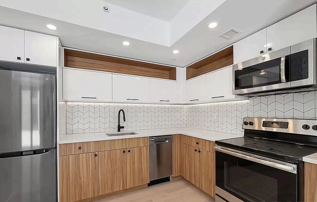 2 beds, 1 bath, $4,100, Unit 1207