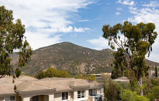 !!! CHARMING 2/2 CONDO WITH 2 CAR GARAGE IN PRIME SAN CALROS LOCATION , PET FRIENDLY !!!
