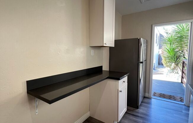 1 bed, 1 bath, $2,950, Unit 2053 Pierpont Blvd unit B