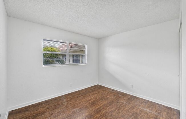 2 beds, 1 bath, 950 sqft, $1,690