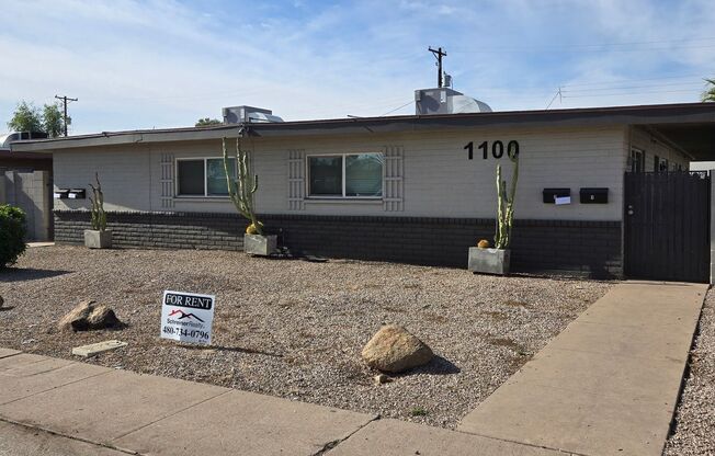 Newly Remodeled Single Story 2-Bed 1-Bath Apartment