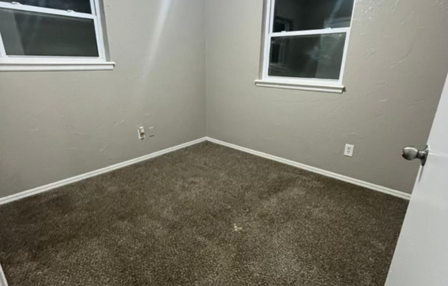 4 beds, 1 bath, $1,300