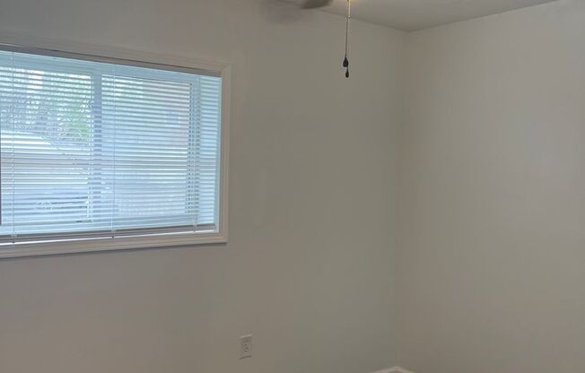 3 beds, 1 bath, 960 sqft, $1,395, Unit 415