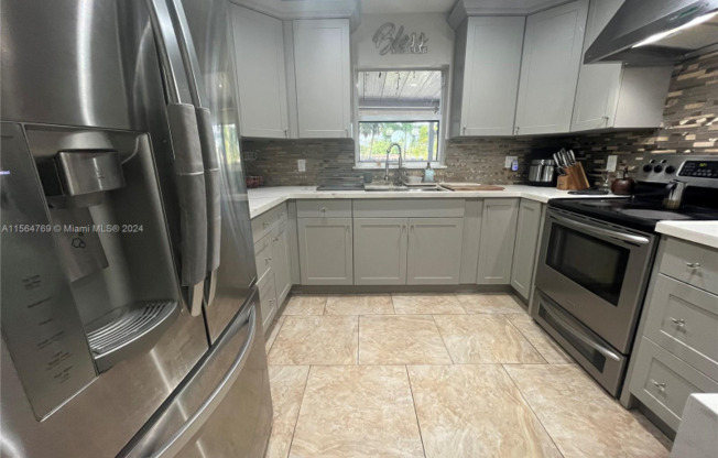 3421 SW 12 CT