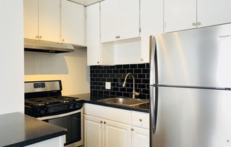 2 beds, 2 baths, $2,132, Unit 10