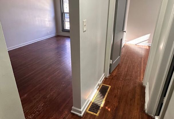 2 beds, 1 bath, $950