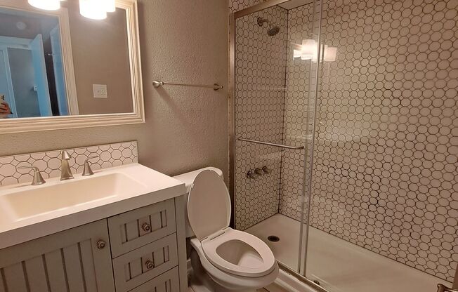 2 beds, 2 baths, 926 sqft, $1,187, Unit 2423