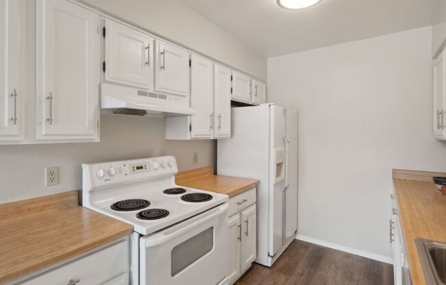 2 beds, 1.5 baths, $1,300, Unit 3224