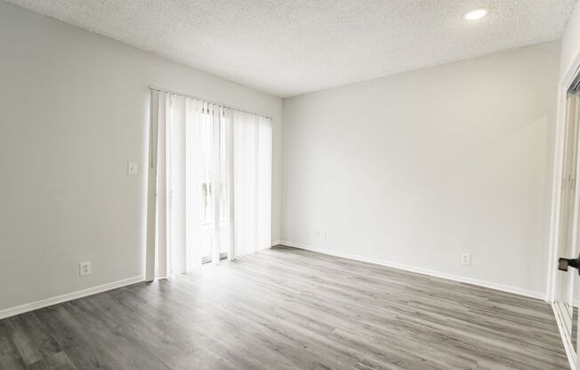 2 beds, 1.5 baths, 1,000 sqft, $2,298, Unit 200