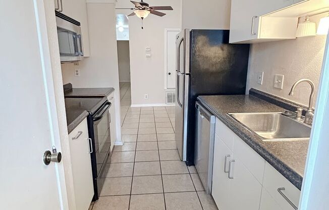 2 beds, 1 bath, $1,100