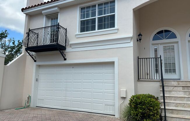Bright, breezy & convenient: Your wew St. Pete townhome awaits! /3Bedroom 2.5Baths