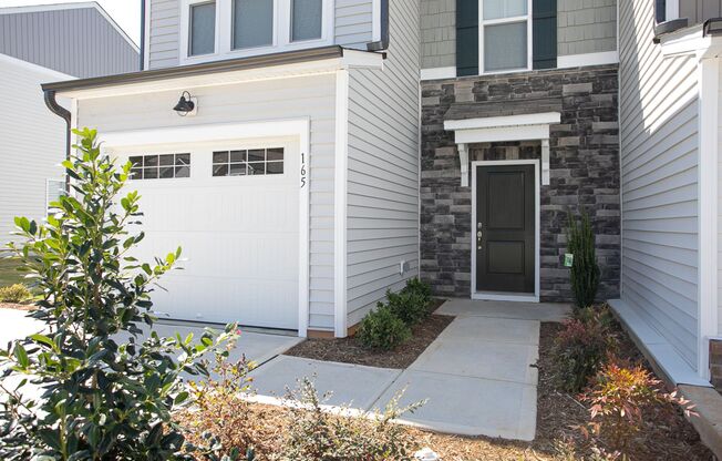 Beautiful 3 bedroom, 2.5 bath townhome in Garner available NOW!
