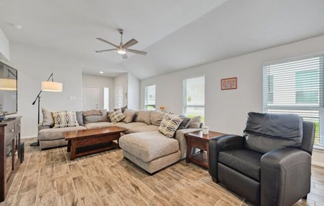 3 Bedroom 2 Bathroom Modern House in San Marcos