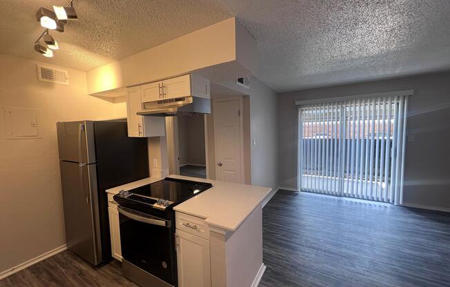 1 bed, 1 bath, 549 sqft, $975