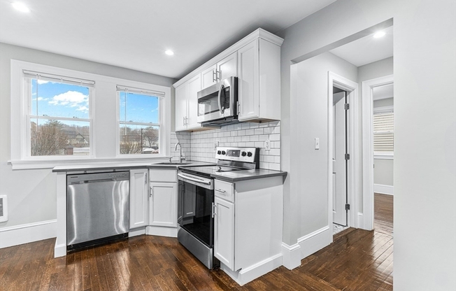 11 TOWN HL ST