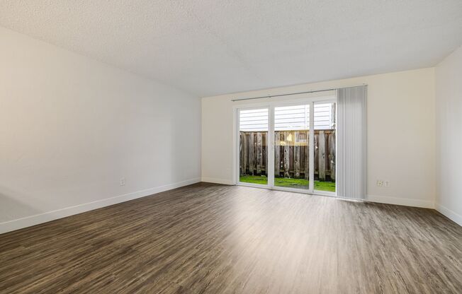 2 beds, 1.5 baths, 1,100 sqft, $1,695, Unit 18