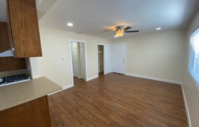 2 beds, 1 bath, 900 sqft, $1,900, Unit Apt 9