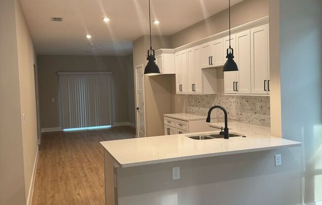 317 N MANDRAKE